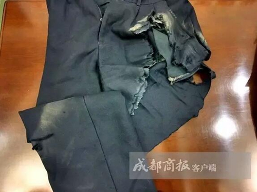 这张不笑的正装照，真的成了他的遗照……(图5)