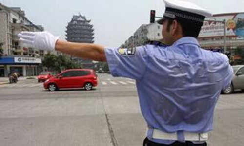 这张不笑的正装照，真的成了他的遗照……(图9)