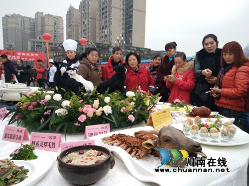 合江首届黑山羊美食节 200厨师集体比拼厨艺!(图1) 合江首届黑山羊美食节 200厨师集体比拼厨艺!(图1)
