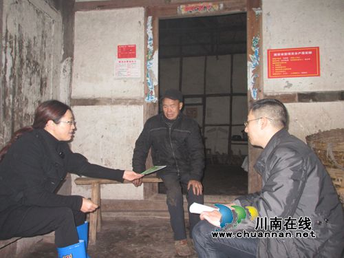 合江县食药监局:班子成员走基层 带头为精准扶贫树标杆(图2) 合江县食药监局:班子成员走基层 带头为精准扶贫树标杆(图2)