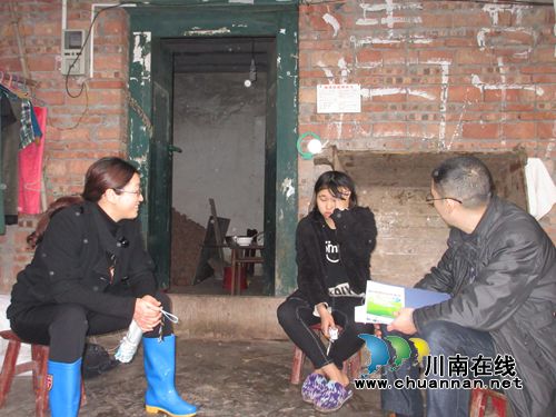 合江县食药监局:班子成员走基层 带头为精准扶贫树标杆(图3) 合江县食药监局:班子成员走基层 带头为精准扶贫树标杆(图3)