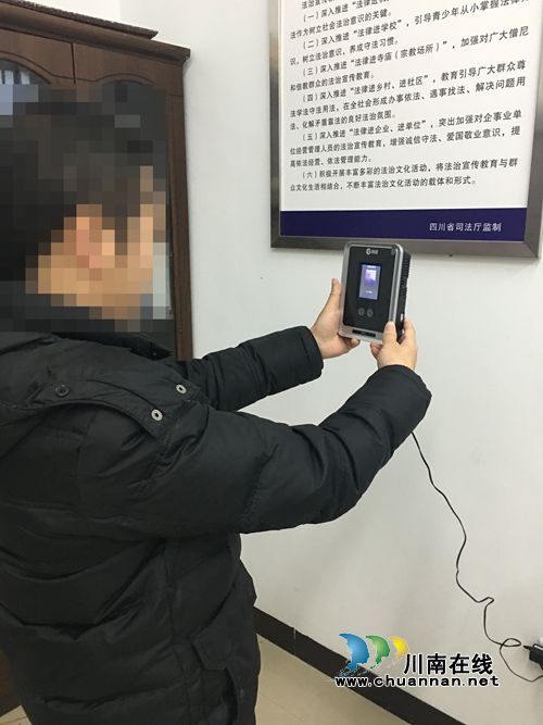 泸县司法局启用“人脸识别考勤机”(图1) 泸县司法局启用“人脸识别考勤机”(图1)