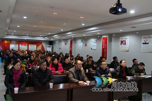 红星街道召开党的十八届六中全会、省委十届九次全会和市第八次党代会精神宣讲会(图2) 红星街道召开党的十八届六中全会、省委十届九次全会和市第八次党代会精神宣讲会(图2)