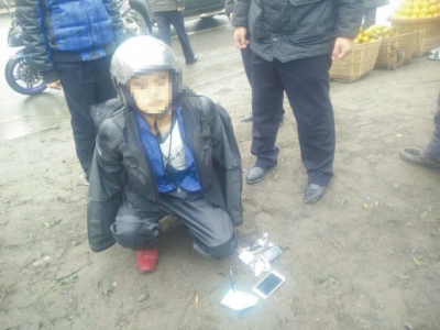 宜宾女凌晨独行遭持刀抢劫 警方60小时抓劫匪(图2) 宜宾女凌晨独行遭持刀抢劫 警方60小时抓劫匪(图2)