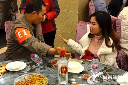 乱劈柴！宜宾首届酒都拳王划拳争霸赛拳王诞生(图6)