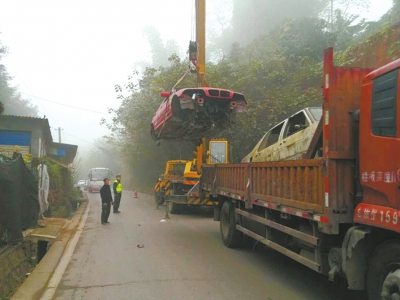 自贡全力“围剿”僵尸车&nbsp;已处理超70台(图1)