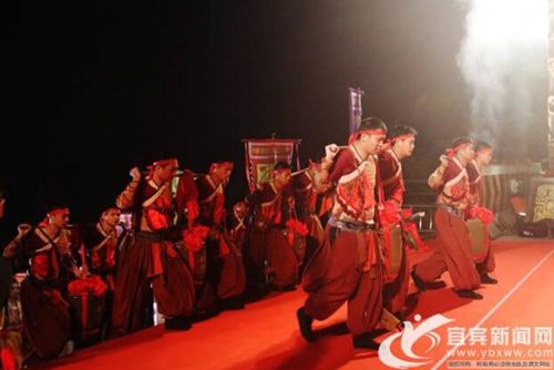 醇香美酒传承千年 宜宾举行酒圣祭祀暨封坛大典(图4) 醇香美酒传承千年 宜宾举行酒圣祭祀暨封坛大典(图4)