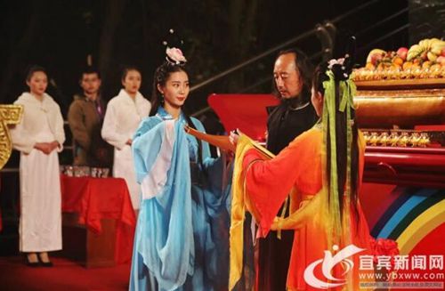 醇香美酒传承千年 宜宾举行酒圣祭祀暨封坛大典(图6) 醇香美酒传承千年 宜宾举行酒圣祭祀暨封坛大典(图6)