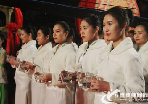 醇香美酒传承千年 宜宾举行酒圣祭祀暨封坛大典(图7) 醇香美酒传承千年 宜宾举行酒圣祭祀暨封坛大典(图7)