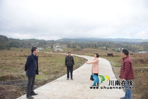 泸州叙永:262名贫困孩子穿上“暖心鞋”(图5) 泸州叙永:262名贫困孩子穿上“暖心鞋”(图5)