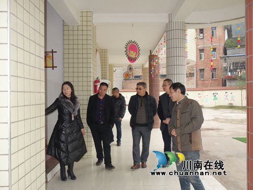 叙永县教育局深入向林镇小学开展年终督导评估工作(图2)