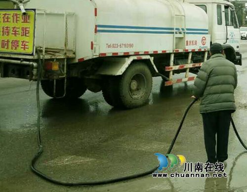 纳溪区城管局：加强街面冲洗除尘(图3)