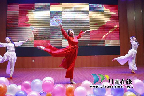 信阳师院化学化工学院举办“化”漾年华元旦晚会(图1)