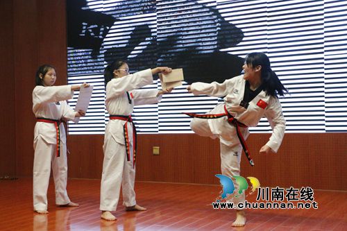 信阳师院化学化工学院举办“化”漾年华元旦晚会(图4)
