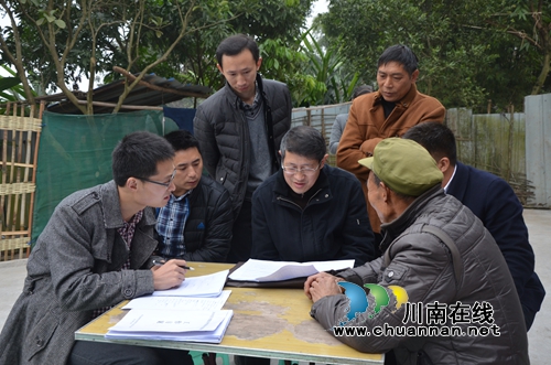 省评估组到泸县太伏镇检查评估脱贫攻坚工作(图1) 省评估组到泸县太伏镇检查评估脱贫攻坚工作(图1)