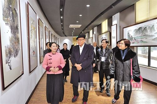 内江:海峡两岸书画家在大千故里参观考察(图1) 内江:海峡两岸书画家在大千故里参观考察(图1)