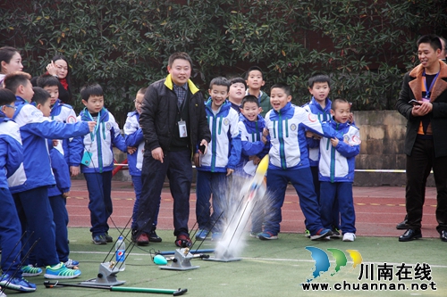 放飞学生创新梦想 泸州天立小学举办首届科创节(图2) 放飞学生创新梦想 泸州天立小学举办首届科创节(图2)