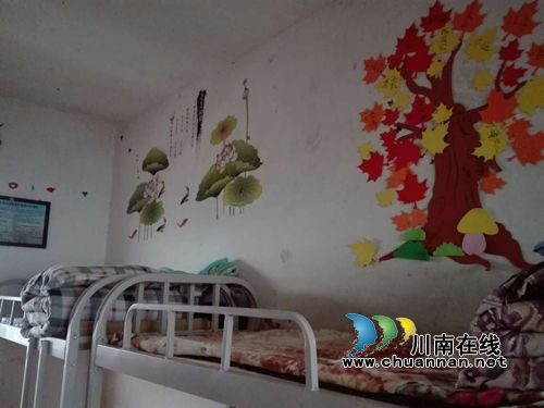 合江凤鸣中学举行第三届“优美教室，温馨寝室”评比活动(图1)
