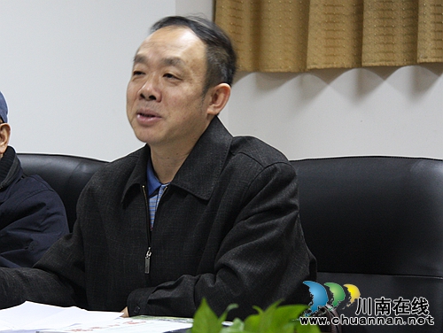 作家摄影家联手 《泸州文艺》打响扶贫精准之战(图3) 作家摄影家联手 《泸州文艺》打响扶贫精准之战(图3)