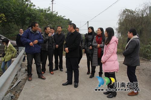 薛学深调研云龙镇水渠配套与节水改造工程项目(图1) 薛学深调研云龙镇水渠配套与节水改造工程项目(图1)