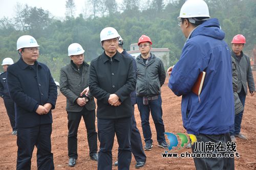 薛学深到泸县太伏镇督导重点项目建设(图1) 薛学深到泸县太伏镇督导重点项目建设(图1)
