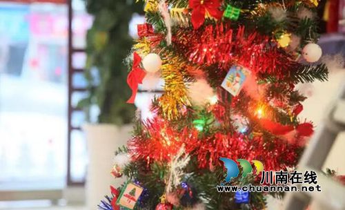 沈酒集团创意过圣诞 总裁沈鸿林携手员工乐翻天(图5) 沈酒集团创意过圣诞 总裁沈鸿林携手员工乐翻天(图5)