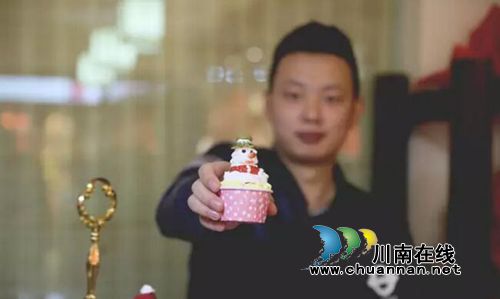 沈酒集团创意过圣诞 总裁沈鸿林携手员工乐翻天(图21) 沈酒集团创意过圣诞 总裁沈鸿林携手员工乐翻天(图21)