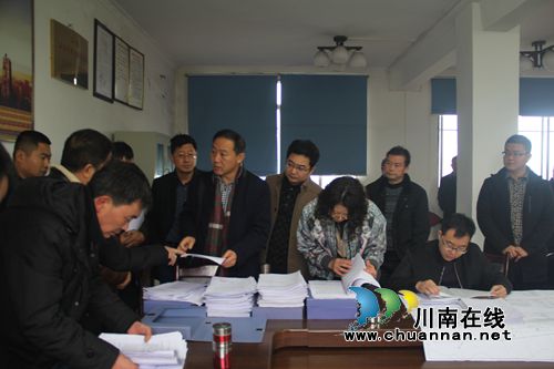 省安监局到泸县石桥镇督查安全生产工作开展情况(图2) 省安监局到泸县石桥镇督查安全生产工作开展情况(图2)