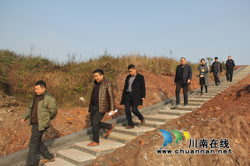 泸县石桥镇组织大王山项目区坡耕地水土流失综合治理工程专项督查(图1) 泸县石桥镇组织大王山项目区坡耕地水土流失综合治理工程专项督查(图1)