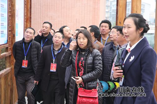 全省教育界代表参观泸州教育信息化发展成果(图1) 全省教育界代表参观泸州教育信息化发展成果(图1)