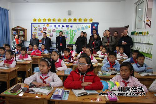 全省教育界代表参观泸州教育信息化发展成果(图8) 全省教育界代表参观泸州教育信息化发展成果(图8)