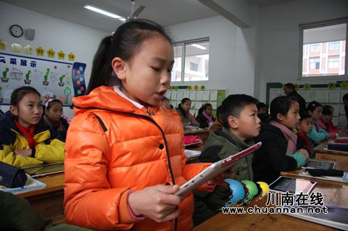 全省教育界代表参观泸州教育信息化发展成果(图5) 全省教育界代表参观泸州教育信息化发展成果(图5)