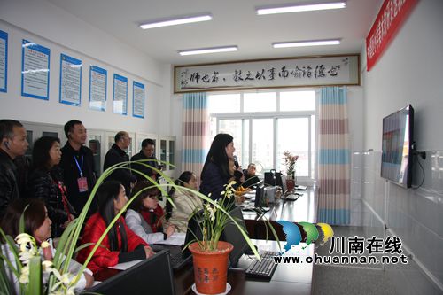 全省教育界代表参观泸州教育信息化发展成果(图17) 全省教育界代表参观泸州教育信息化发展成果(图17)
