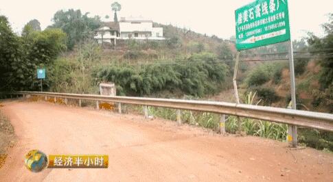 央视曝宜宾农村公路内幕:骗补30万少修300米(图1) 央视曝宜宾农村公路内幕:骗补30万少修300米(图1)