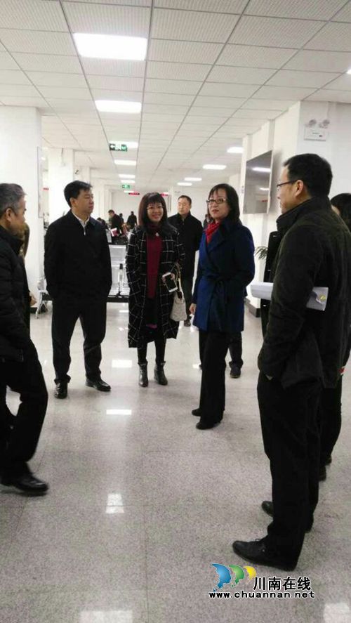 泸州市政府领导实地调研合江县不动产登记工作(图1) 泸州市政府领导实地调研合江县不动产登记工作(图1)