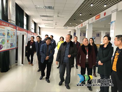 四川省重传委专家调研泸县艾滋病防治工作(图1) 四川省重传委专家调研泸县艾滋病防治工作(图1)