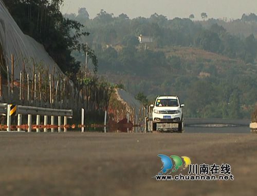 泸合产城大道正式通车 为合江发展带来新动力(图1) 泸合产城大道正式通车 为合江发展带来新动力(图1)