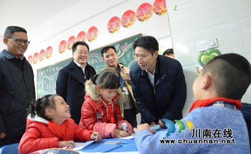 全省教育综合改革试点工作推进会在泸州召开(图1)