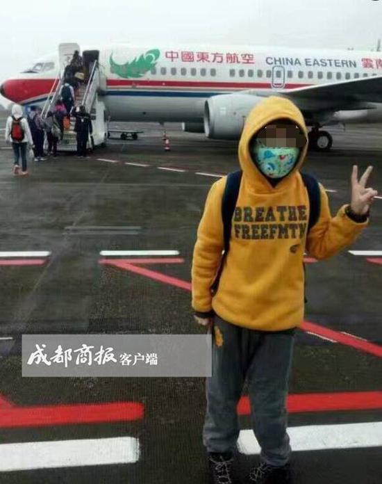 泸州12岁白血病患儿登机受阻 救护车护送证明(图1) 泸州12岁白血病患儿登机受阻 救护车护送证明(图1)