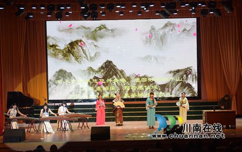 叙永师生:才艺大比拼 “盛宴”贺鸡年(图3) 叙永师生:才艺大比拼 “盛宴”贺鸡年(图3)