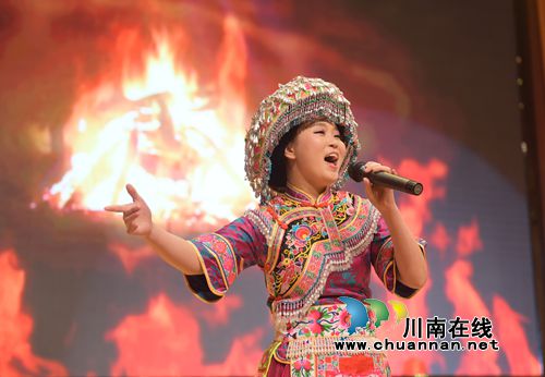 叙永师生:才艺大比拼 “盛宴”贺鸡年(图4) 叙永师生:才艺大比拼 “盛宴”贺鸡年(图4)