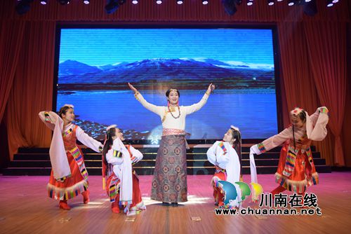 叙永师生:才艺大比拼 “盛宴”贺鸡年(图5) 叙永师生:才艺大比拼 “盛宴”贺鸡年(图5)