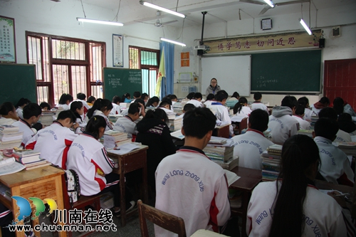 泸州市“教育精准帮扶行动”工作推进会召开(图5) 泸州市“教育精准帮扶行动”工作推进会召开(图5)