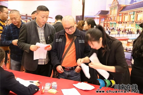 泸州:世纪城LOFT公寓开盘 不再“一层不变”(图3) 泸州:世纪城LOFT公寓开盘 不再“一层不变”(图3)