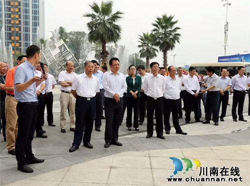 遂宁党政代表团“赞”世纪城：思路好&nbsp;体量大(图1)