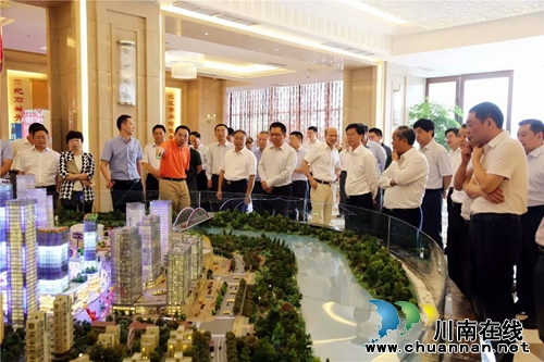 遂宁党政代表团“赞”世纪城：思路好&nbsp;体量大(图2)
