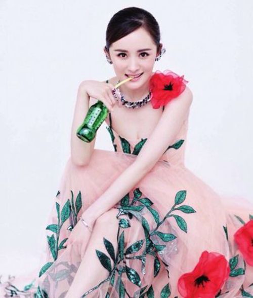 杨幂被评是花瓶?回应称不是坏事接受就好了(图1) 杨幂被评是花瓶?回应称不是坏事接受就好了(图1)
