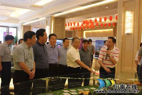 宜宾党政代表团考察世纪城：泸州城市建设缩影(图2)