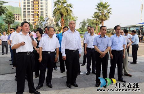 四川省委全委会视察省重点项目泸州金融商业中心(图2)