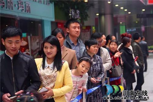 泸州:明星嘉宾突袭 周末的佳乐金街很欢乐(图10) 泸州:明星嘉宾突袭 周末的佳乐金街很欢乐(图10)
